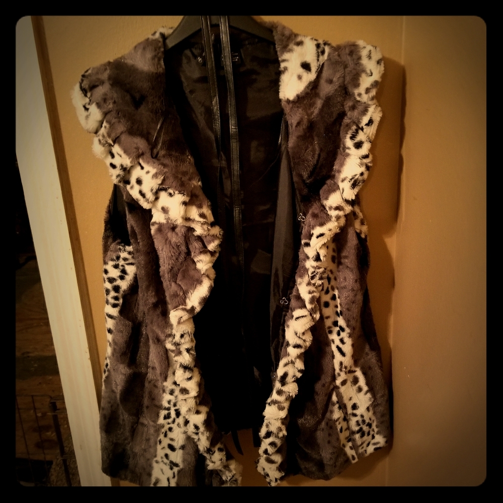 New faux fur  jacket Vest no tags never  worn.